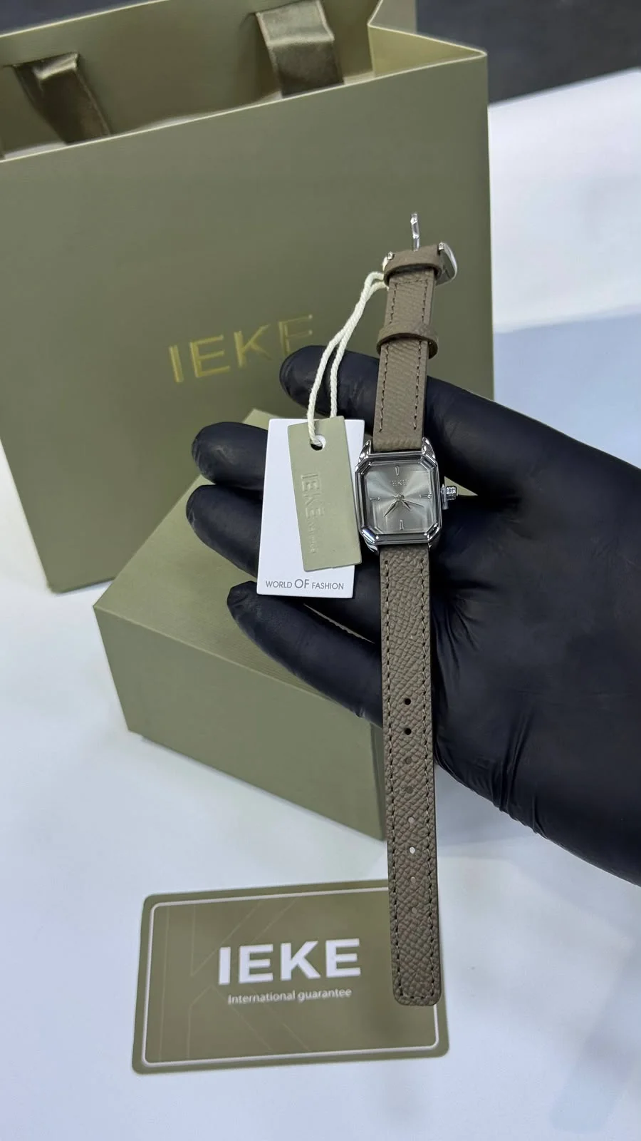 Montre IEKE carré bracelet cuir FEMME