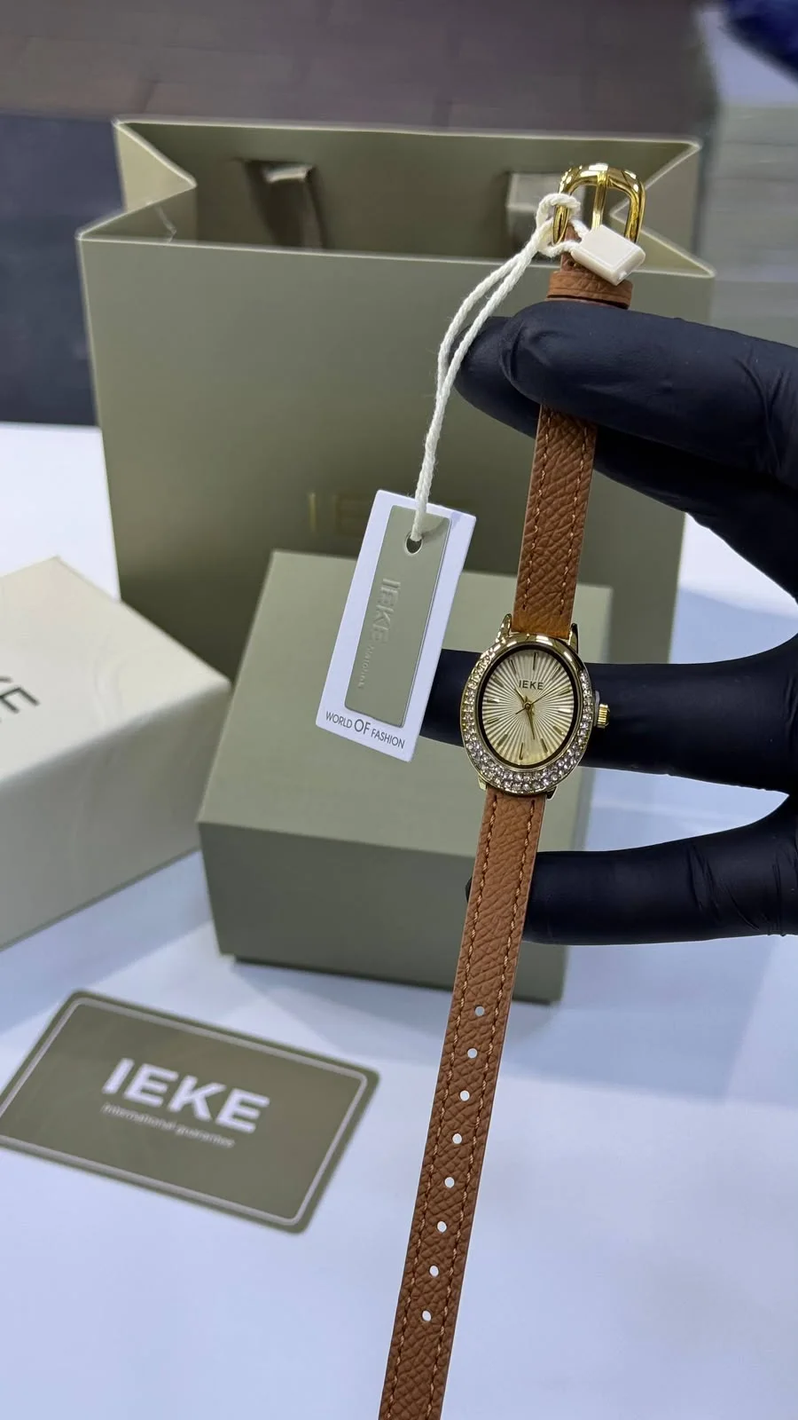 Montre cuir marron clair finition dorée