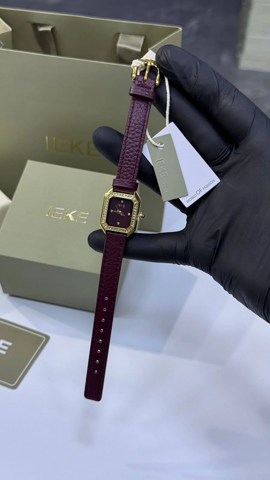 Montre cuir marron finition dorée