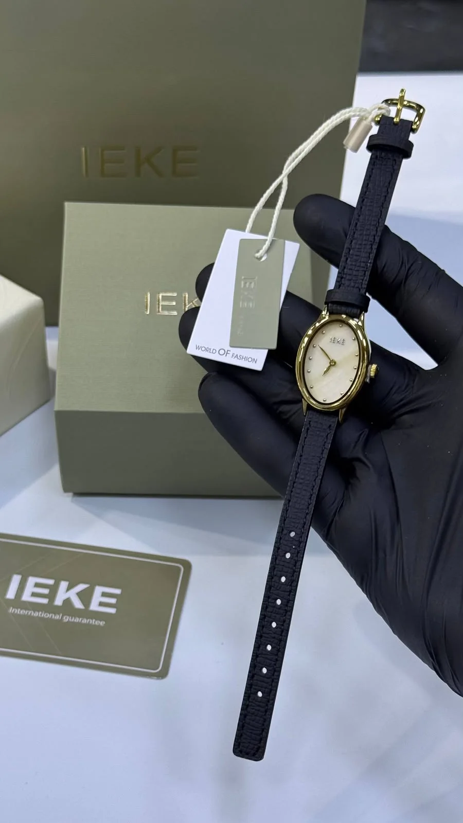 Montre cuir noir finition dorée