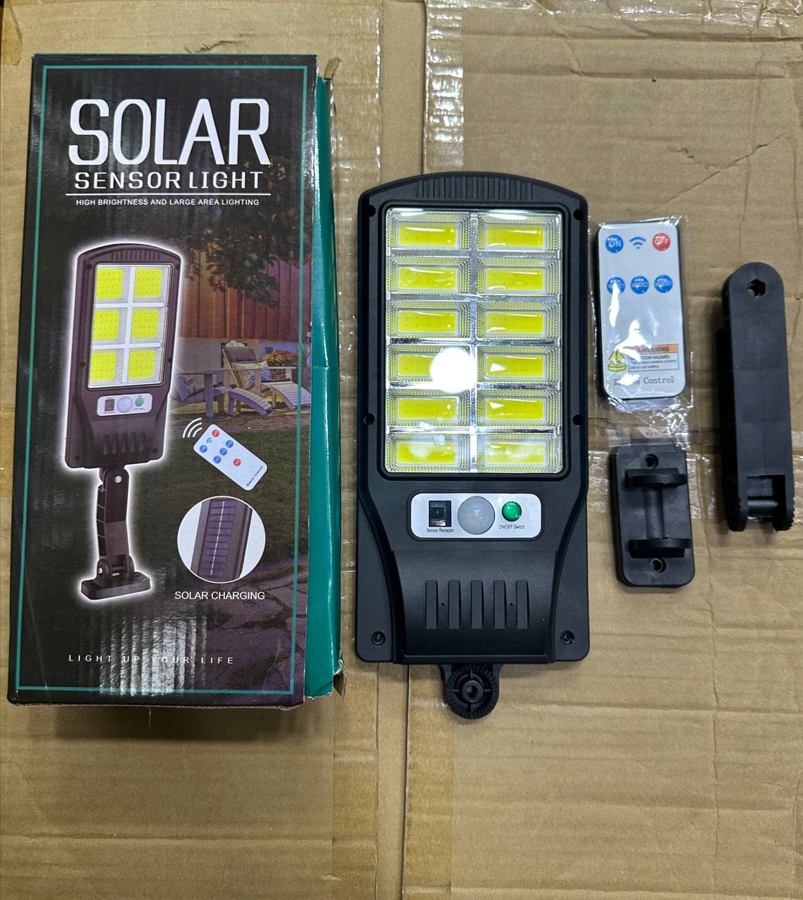 مصباح LED الذهبية مساحة إضاءة أكبر يعمل بالطاقة الشمسية