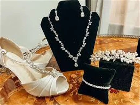 الملابس, الأحذية والمجوهرات