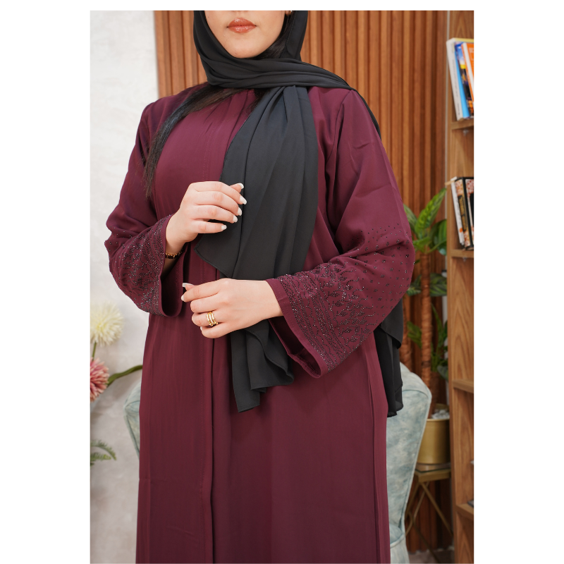 ✨ عباية إماراتية فاخرة مزينة بالستراس مع فولار أنيق ✨