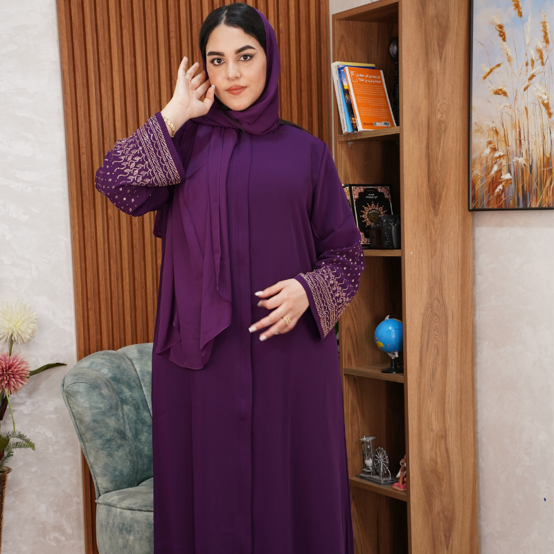 ✨ عباية إماراتية فاخرة مزينة بالستراس مع فولار أنيق ✨