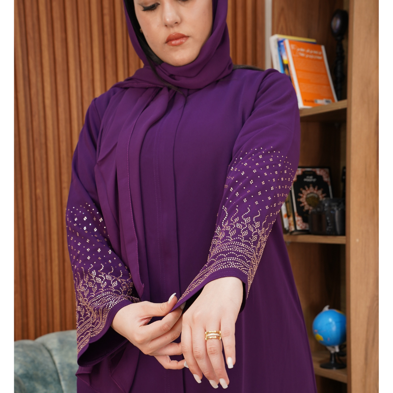✨ عباية إماراتية فاخرة مزينة بالستراس مع فولار أنيق ✨