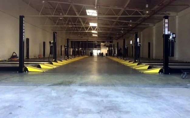 HD-9XL 9,000-lb. Capacity / Four-Post Lift / Standard Width / Extended Length