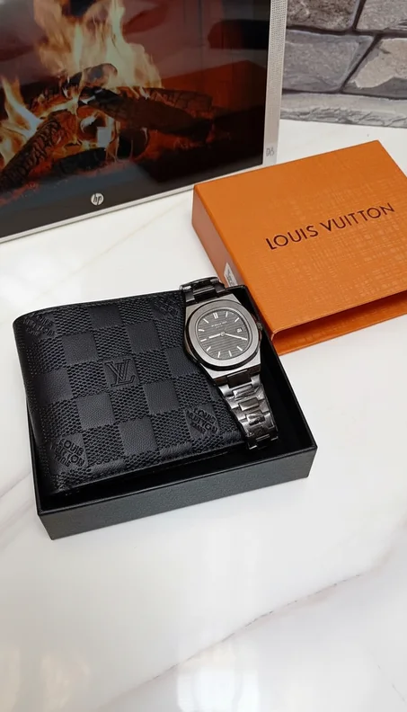 ساعة PATTEK PHILIPPE الفاخرة ومحفظة LOUIS VUITTON الأنيقة