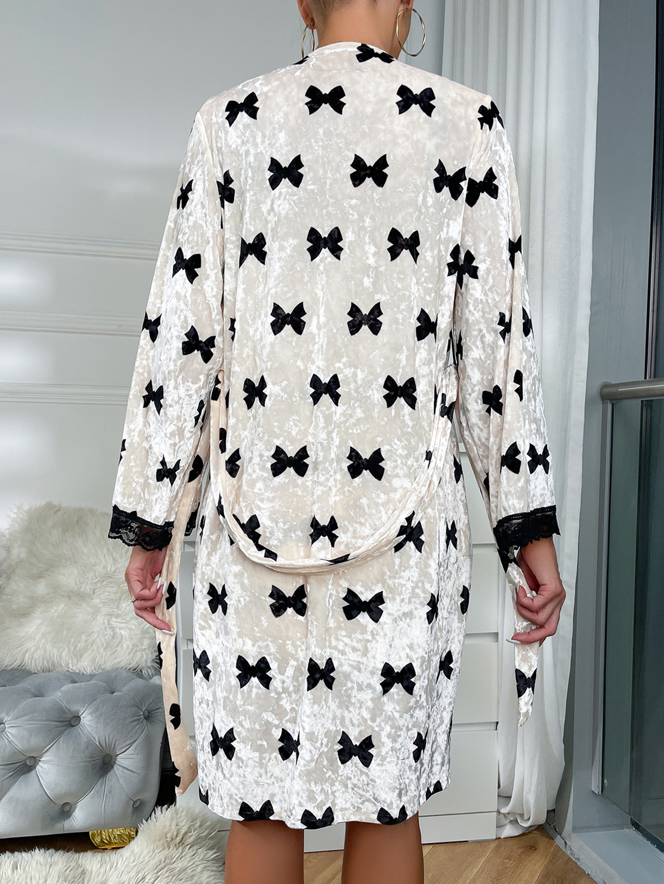 طقم من قطعتين: روب قصير + كيمونو بقماش مخملي