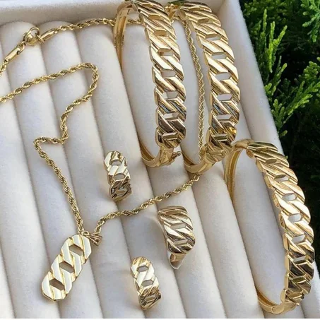 مجوهرات الذهبية طَــقْــمُ رادكو