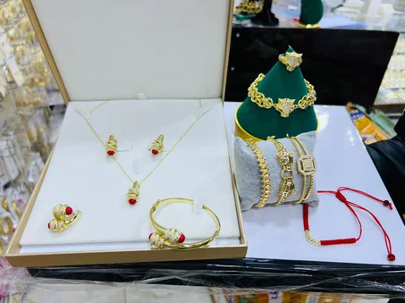 10 مجوهرات الذهبية طَــقْــمُ