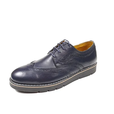 حذاء من الجلد الرطب الناعم