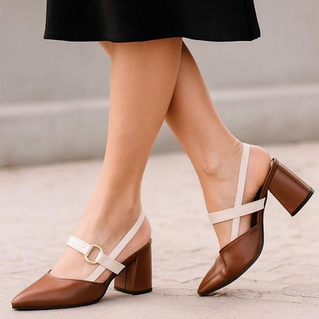 صندل من جلد رطب و كعب مريح