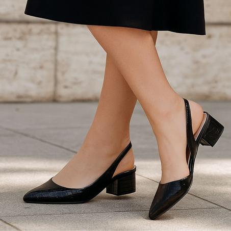 صندل من جلد رطب و كعب مريح