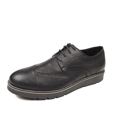 حذاء من الجلد الرطب الناعم