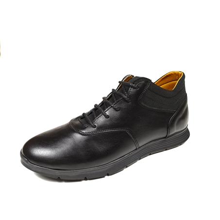 حذاء من الجلد الرطب الناعم