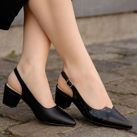 صندل من جلد رطب و كعب مريح