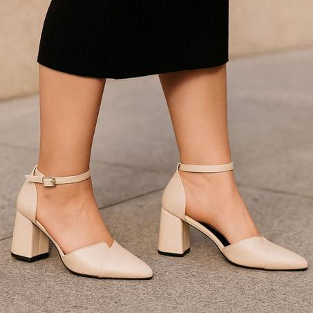 صندل من جلد رطب ناعم و كعب قصير مريح للعمل و المناسبات