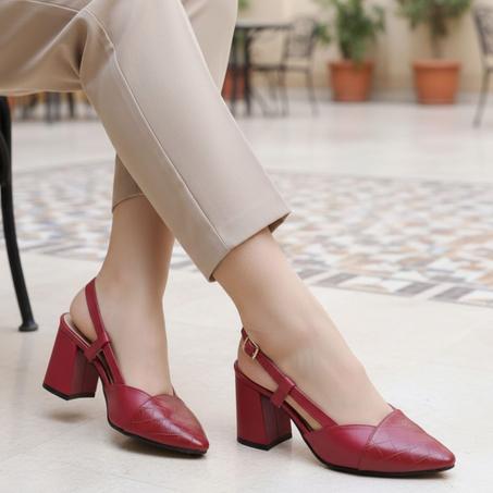 صندل جلد رطب و كعب مريح