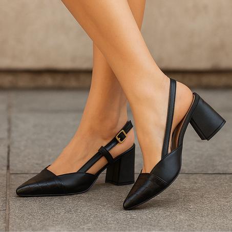 صندل من جلد رطب و كعب مريح