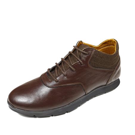 حذاء من الجلد الرطب الناعم