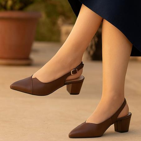 صندل من جلد رطب و كعب مريح