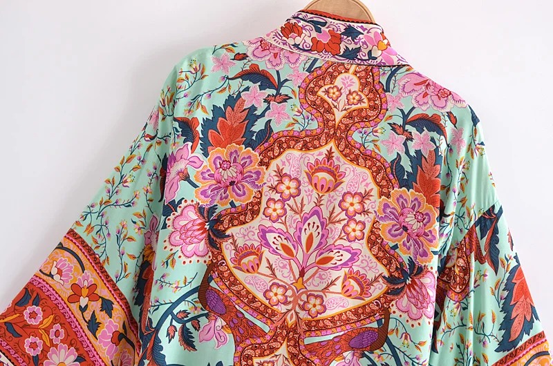 Floral Boho Kimono Cover-Up – V-Neck Batwing Sleeve Beach Robe