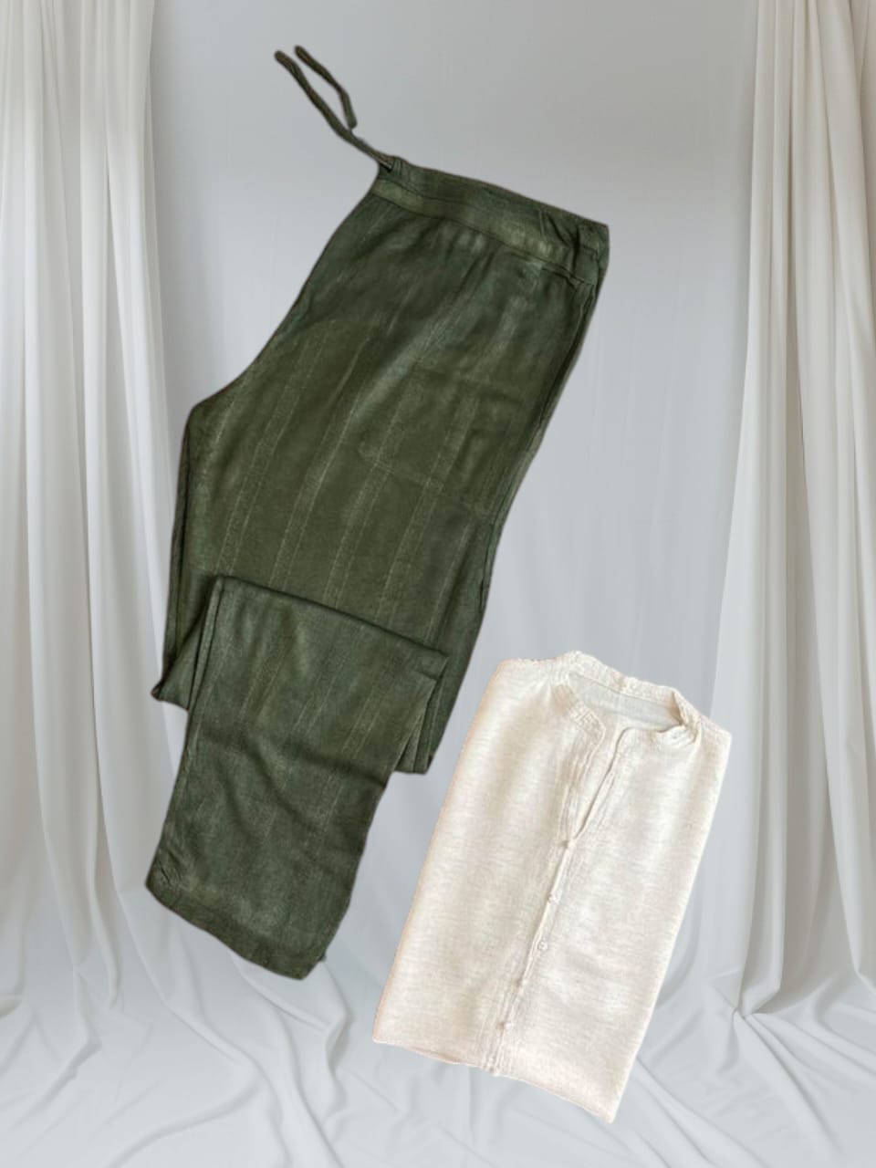 Ensemble du lin traditionnel très confortable, chic et très bonne qualité