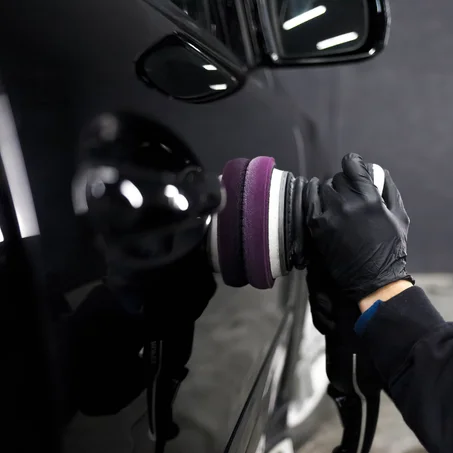 خارج السيارة