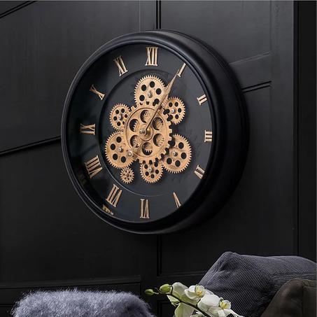 ساعة حائطية رومانية