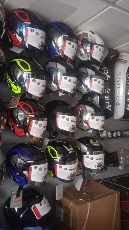 Casques et gants et accessoire  كاسكات و الليچات و أكسسوارات