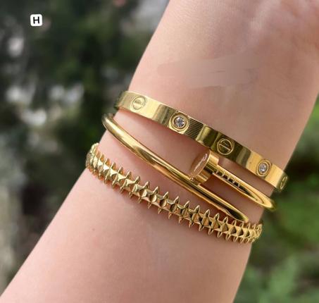 ثلاثية الأناقة –acier inoxydable تكمّل إطلالتك كل يوم”