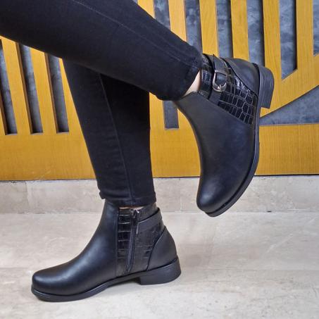 حذاء جلد ناعم و رطب  ذو كعب مسطح