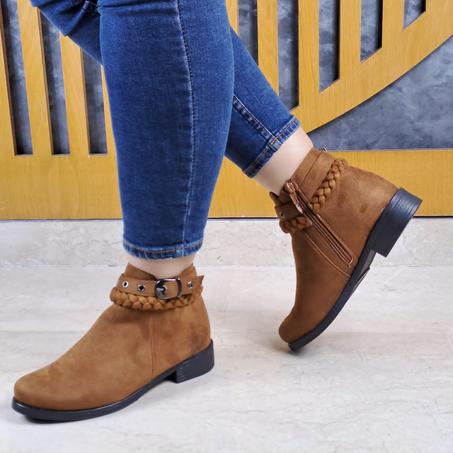 حذاء جلد ناعم و رطب ذو كعب مسطح