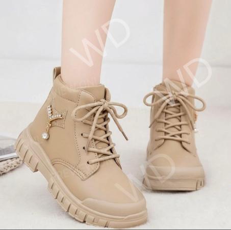 ✨ خلي بنوتك تتألّق بأناقة الشتاء  مع بوط  مستورد جودة عالية يجمع بين الستايل العصري والراحة 👢