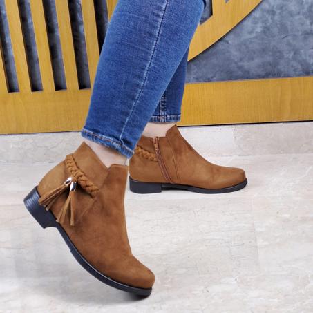 حذاء جلد ناعم و رطب ذو كعب مسطح