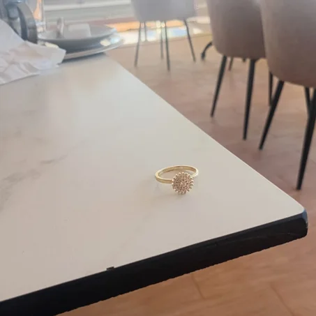 خاتم النساء الأنيق