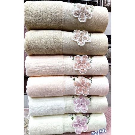 A set of 6 high-quality napkins, of excellent quality