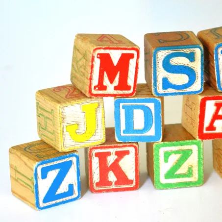 دمى و ألعاب تعليمية