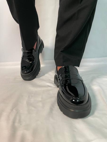 Mocassins à plateforme noirs vernis pour homme avec semelles épaisses