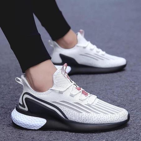 حذاء أبيض أنيق