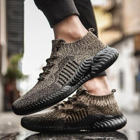 حذاء رياضي بني مناسب للجنسين