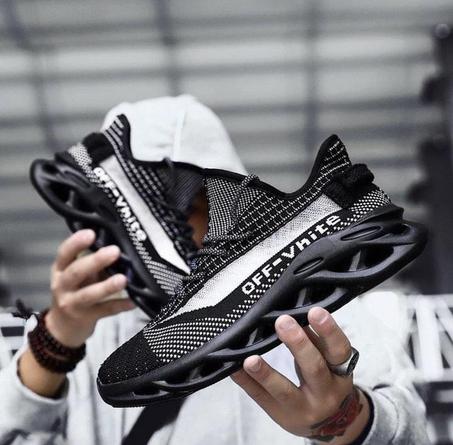 حذاء مناسب للجنسين أسود