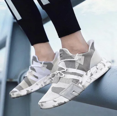 حذاء جيشي أبيض