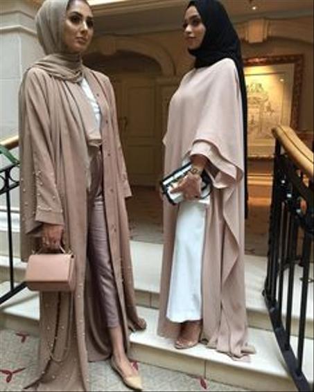 ملابس نسائية