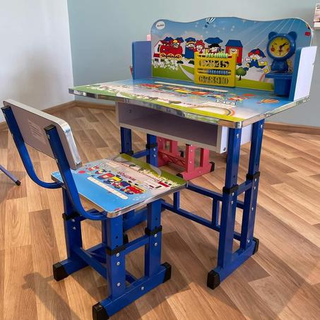 BUREAU ET CHAISE POUR ENFANT