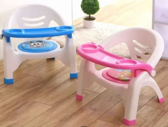 Chaise enfant avec table à manger