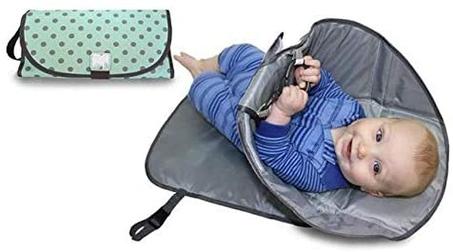 فِراش لتغيير حفاضات الأطفال .