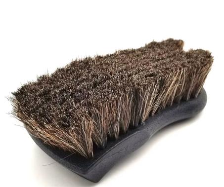 Brosse en crin de cheval pour sellerie intérieure / cuir