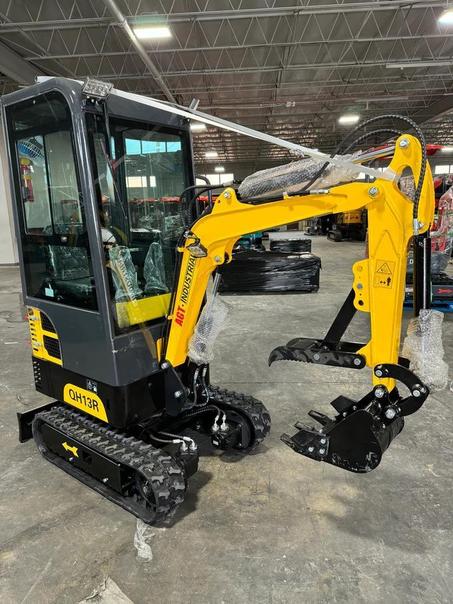 AGT 13.5HP 1-ton Mini & Small Excavator More Comfortable, 2116 pounds With Enclosed Cab Gasoline For Sale | AGT-QH13R