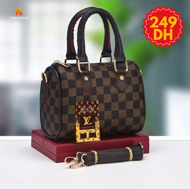 حقيبة يد فاخرة بتصميم عصري ولمسات فخمة